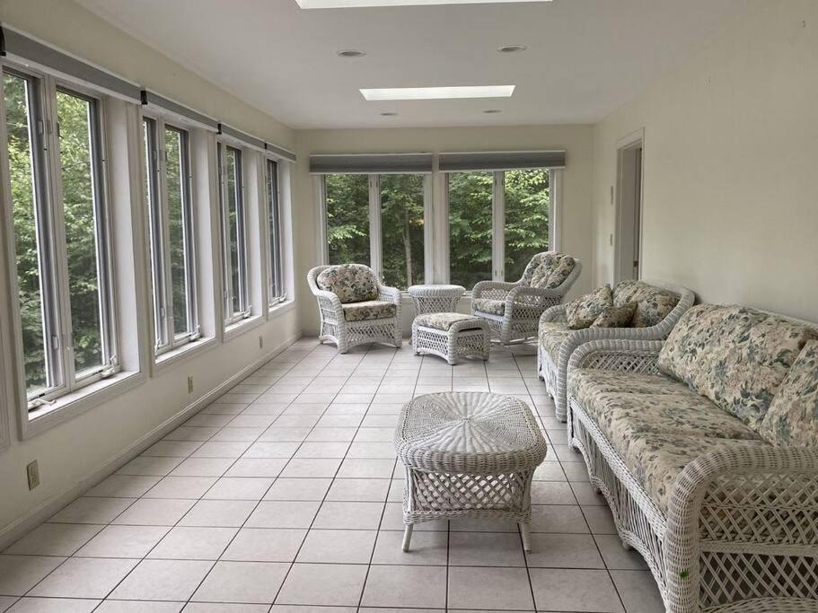 Beautiful Spacious Home W/ Game Room. Gilford Buitenkant foto